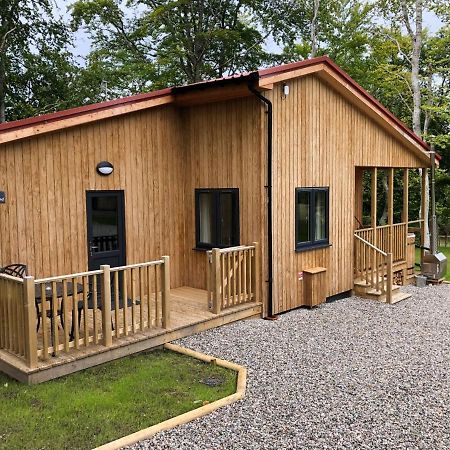 Breckland Lodge 2 With Hot Tub Belladrum エクステリア 写真