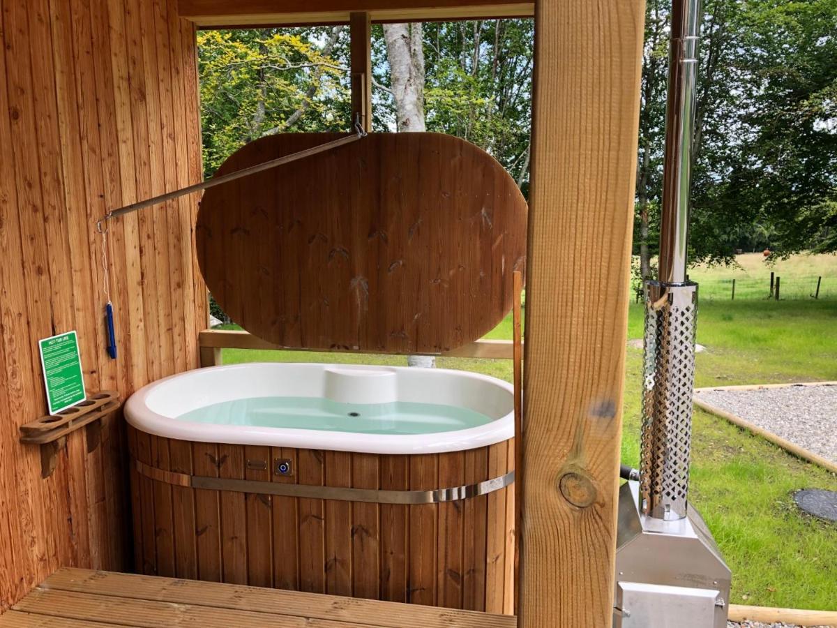 Breckland Lodge 2 With Hot Tub Belladrum エクステリア 写真