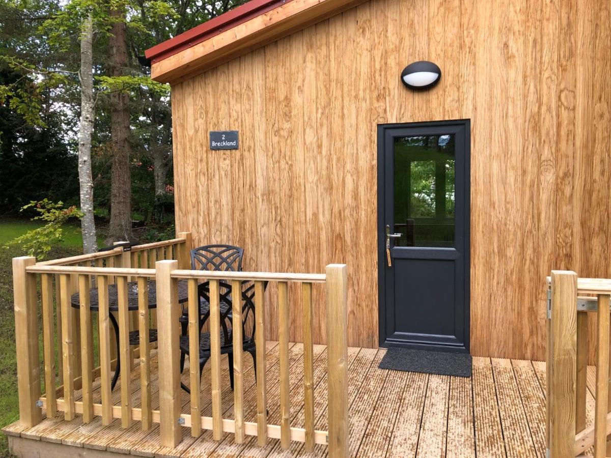 Breckland Lodge 2 With Hot Tub Belladrum エクステリア 写真